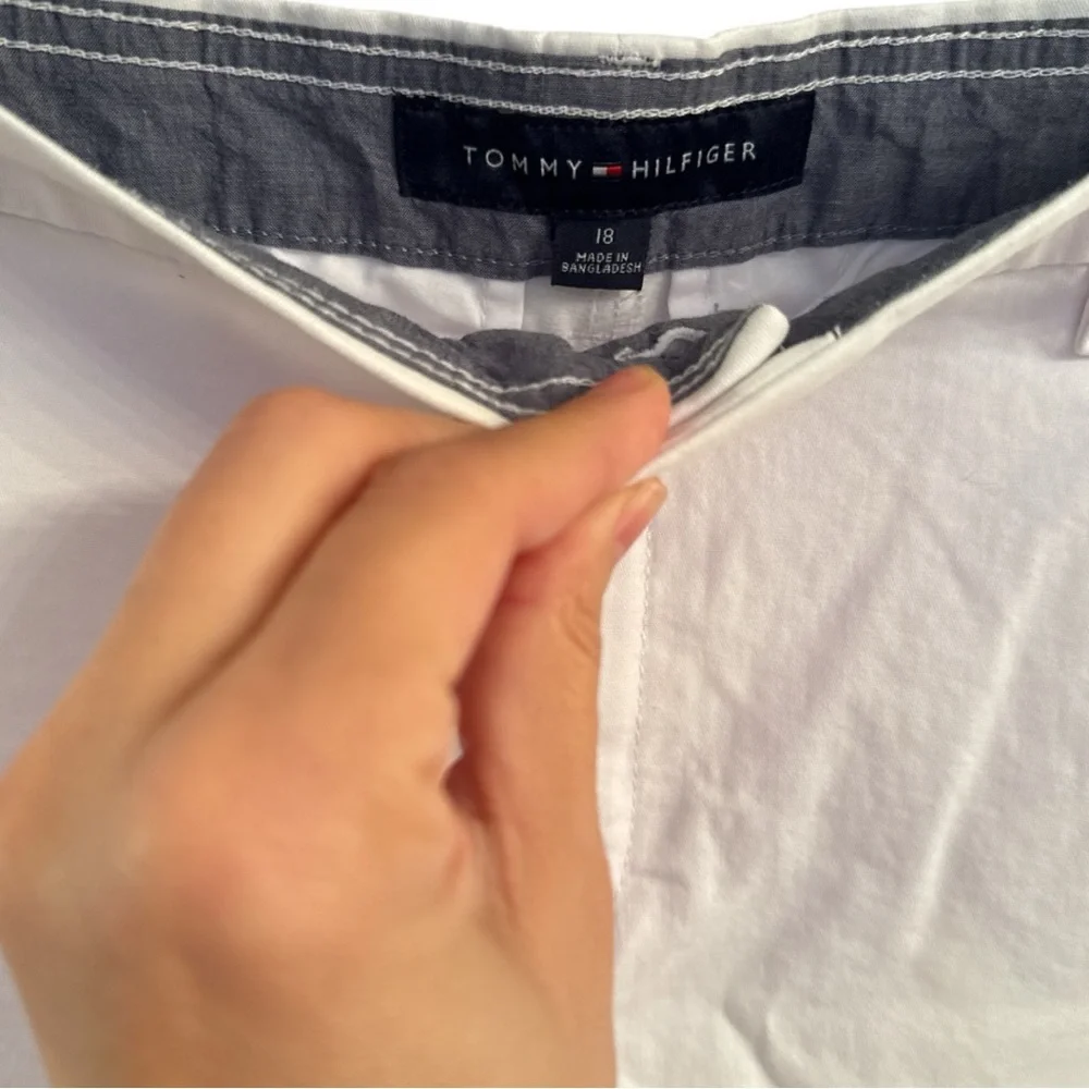 Tommy Hilfiger white chino shorts size 18 EUC A-91